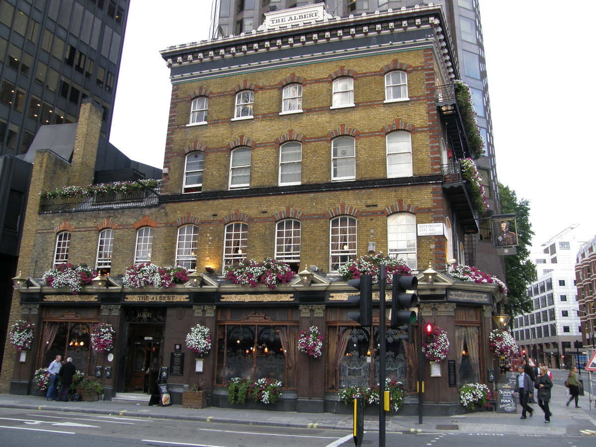 THE ALBERT. 52 Victoria Street, Westminster, London SW1H 0NP. Фото автора