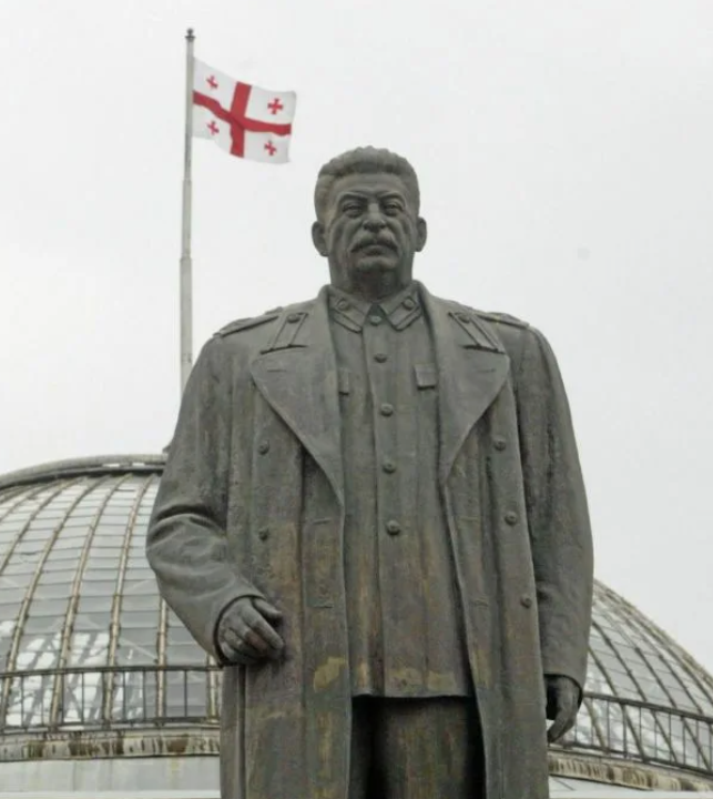 А может, ты поймешь
сквозь муки ада,
Сквозь все свои кровавые пути,
Что слепо верить
никому не надо
И к правде ложь
не может привести. Наум Коржавин.  На смерть Сталина, 1953 год, источник https://www.culture.ru/poems/37950/na-smert-stalina