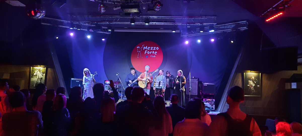 Группа "Медвежий угол" и Тина Кузнецова. Фото автора