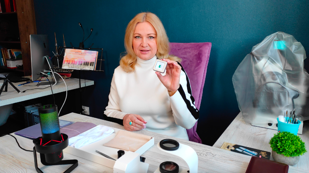 Автор статьи геммолог Ольга Меликян. Свои контакты здесь не публикую, просто наберите "Геммолог Ольга Меликян" в Яндексе и все будет.