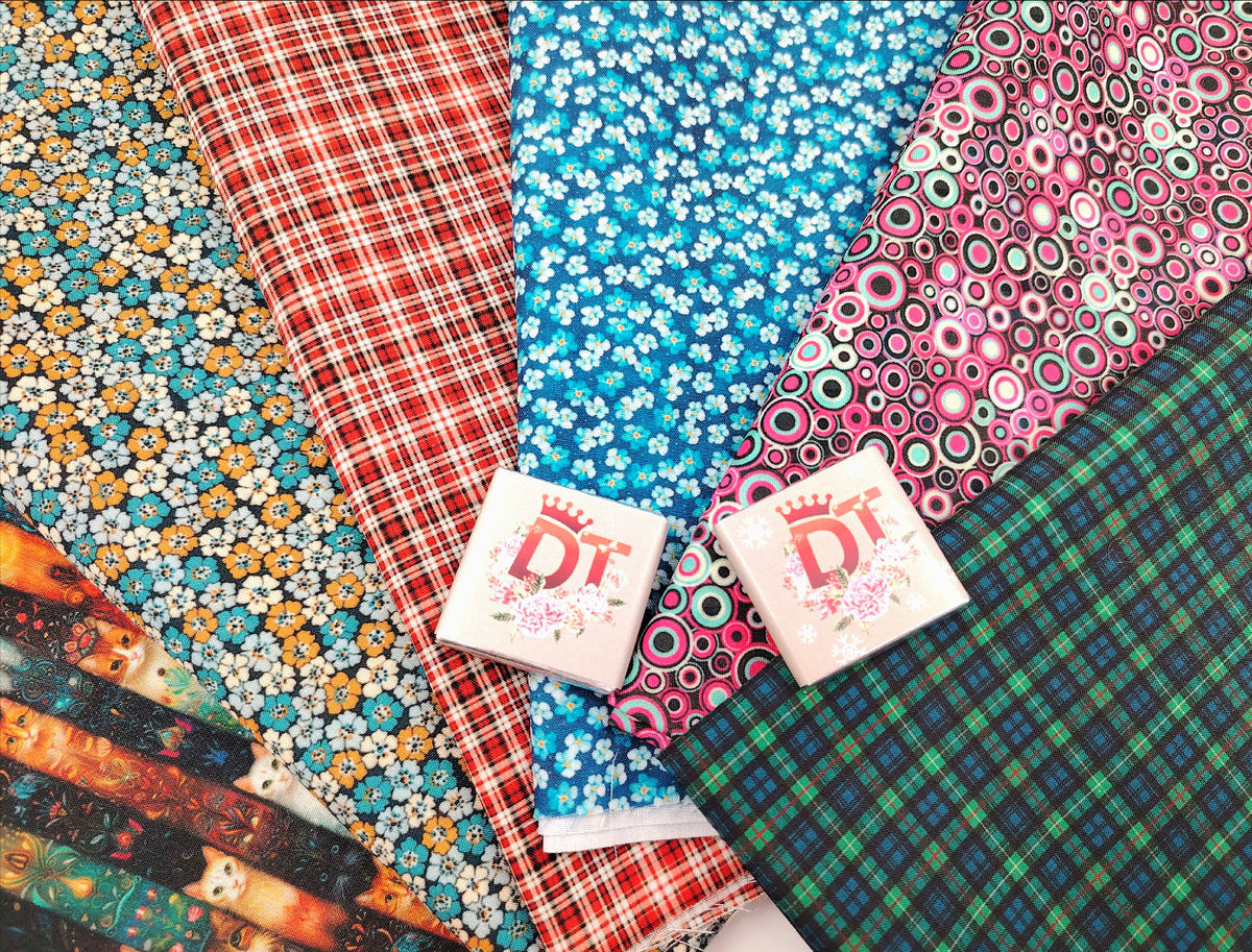 Поплины. Вот эти "квадратики" поверх ткани - шоколад с логотипом сообщества. Маленький бонус😉