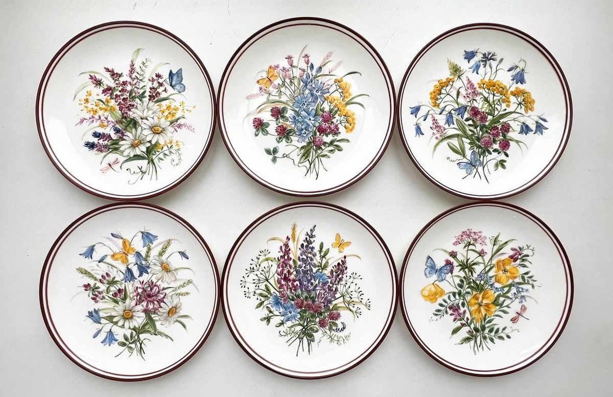 Размер тарелки - 25 см. 