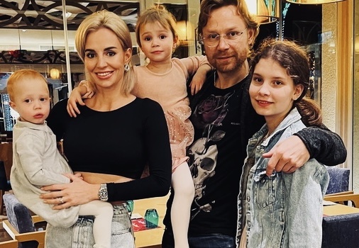 Валерий Карпин со своей семьей