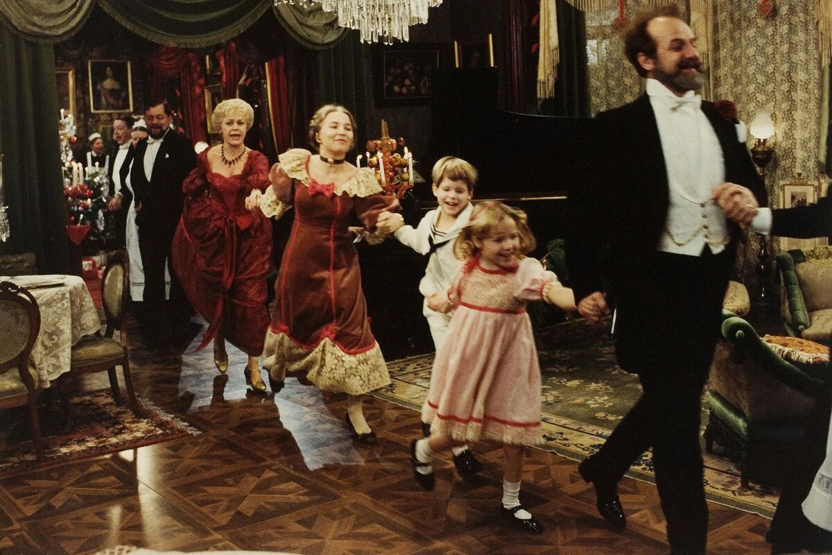 "Фанни и Александр" / Fanny och Alexander, Швеция, Франция, ФРГ, режиссёр Ингмар Бергман