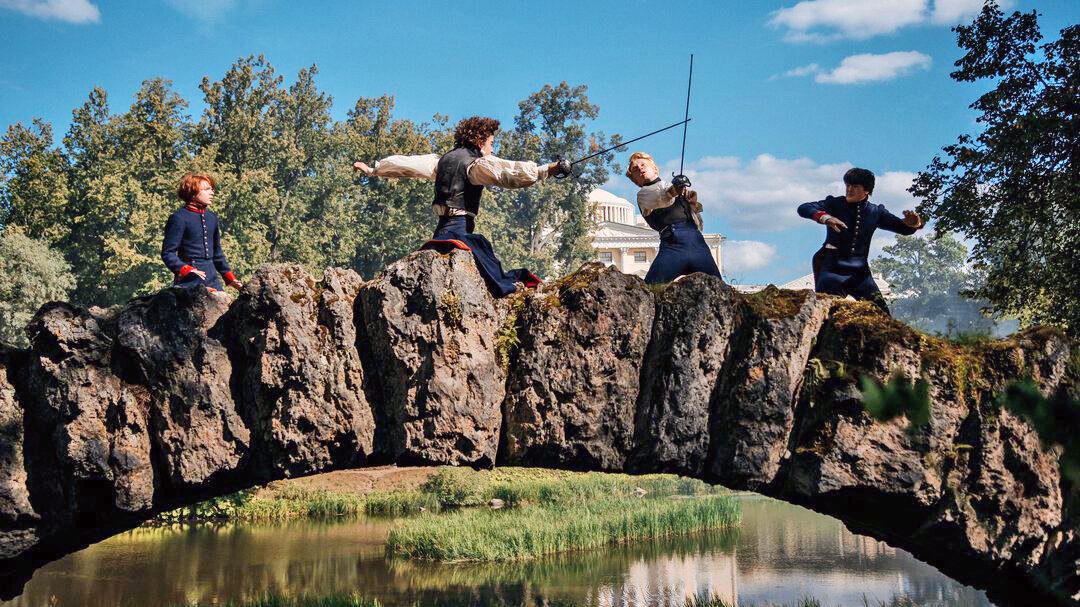 Поединки у Пушкина начались еще в лицее. Юного поэта сыграл Кай Гетц, который к 17 годам снялся уже в 27 фильмах.