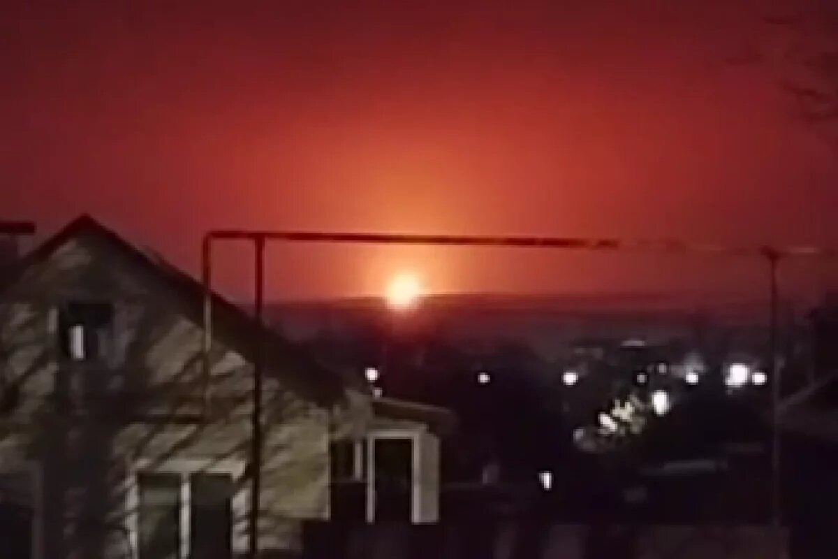    Появились кадры пожара на нефтебазе в Чертковском районе