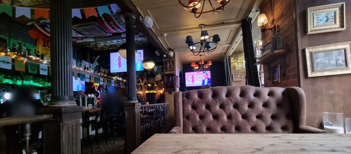 "Buddy McDaniel", интерьер