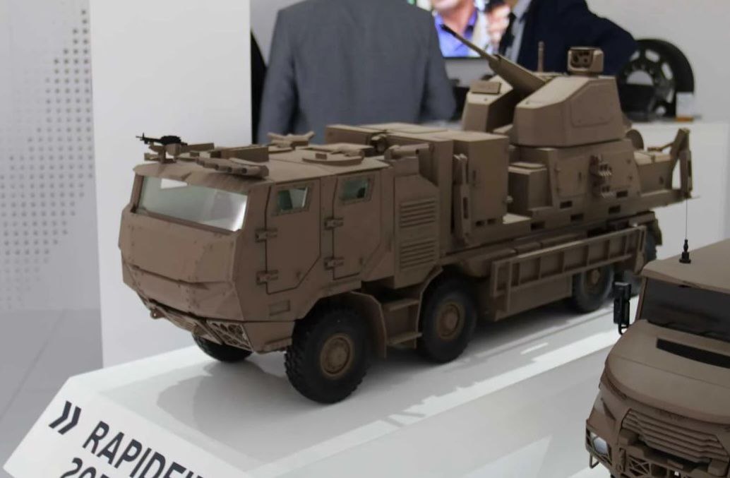 Масштабная модель 40-мм системы ПВО Rapidfire наземного базирования компании KNDS-France, представленная на выставке IEX 2025. Фото: KNDS-France