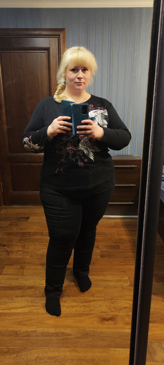 Вот так я выгляжу на сегодня. Влезла в старые джинсы, на 2 размера меньше тех, в которых я начинала худеть.