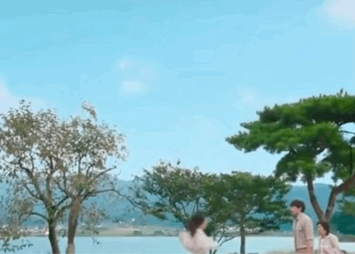 Очень необычный сюжет у этой дорамы, жду с нетерпением!