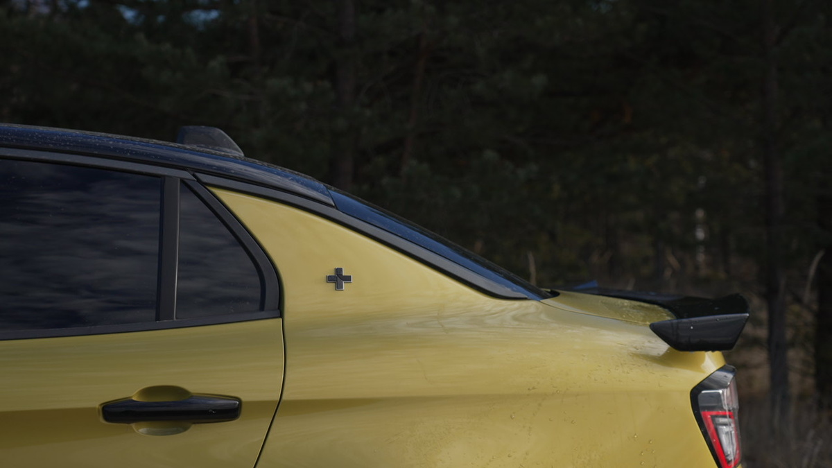 И вот тогда, после знакомства с этими кроссоверами, у меня и засела в голове мысль: "Хочу! Хочу Lynk & Co, но только седан! Чтобы вот это вот всё качество, весь этот кайф – но в формате седана!"