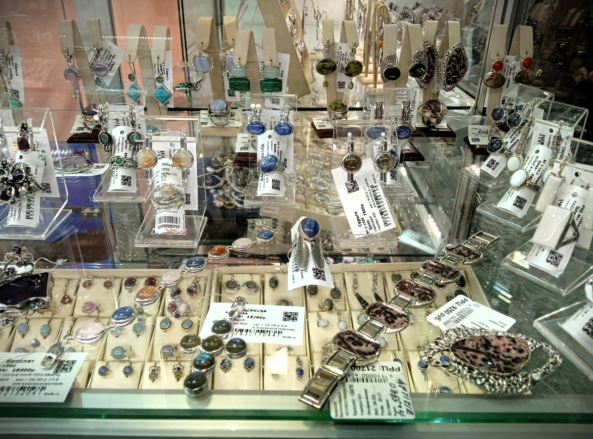 2. Красивые, продуманные, солидные, "взрослые" украшения.