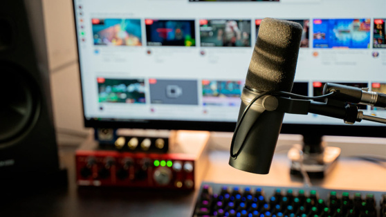    Какой сегодня праздник: 4 марта – День рождения микрофона Роман Захаров