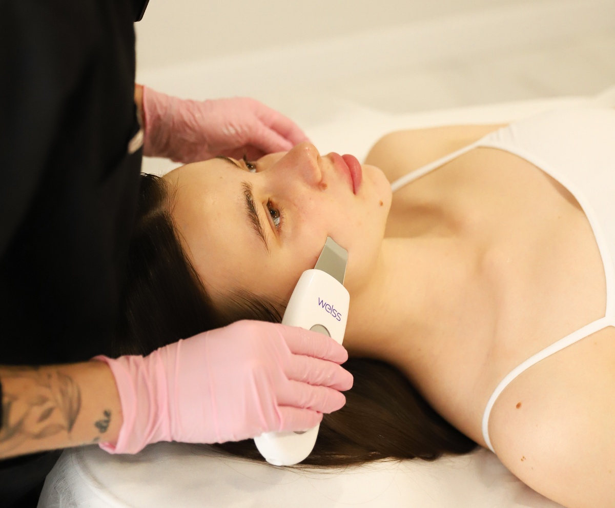 Ультразвуковая чистка лица в студии Laser ProLab