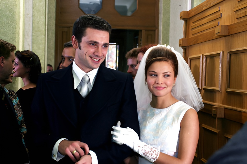 Кадр сериала «И всё-таки я люблю...»