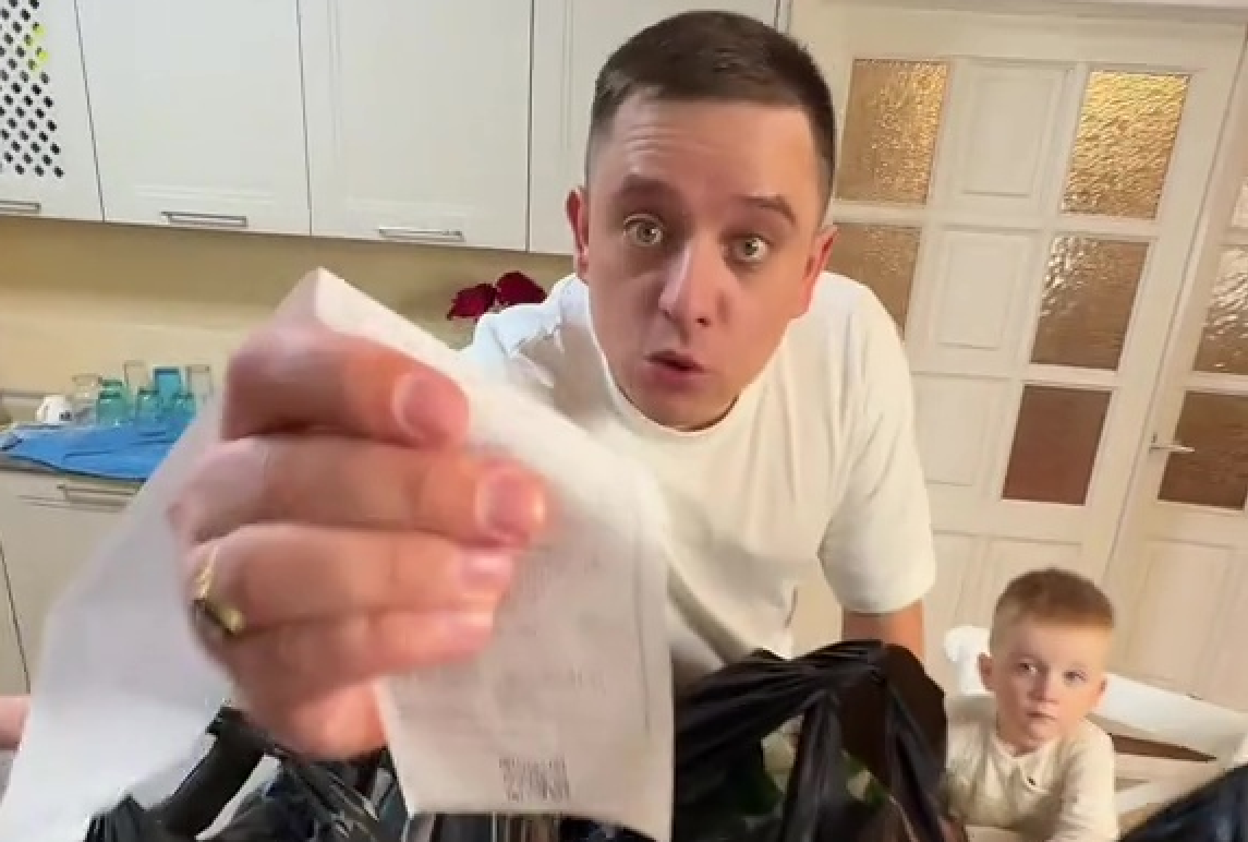 © Отец показывает чек за один поход в магазин / tiktok.com