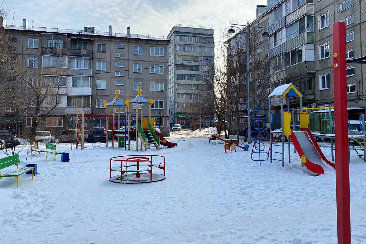     В Октябрьском районе Красноярска благоустроят четыре двора