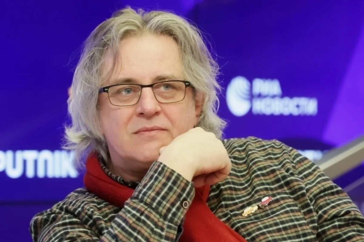    Автор хитов «Любэ» призвал вернуть на ТВ советский конкурс «Песня года»