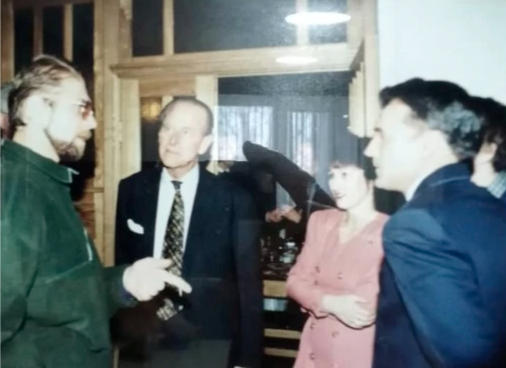 Принц Филипп, слушает рассказ Владимира Андронова, фото из архива ФГБУ "Заповедное Приамурье"