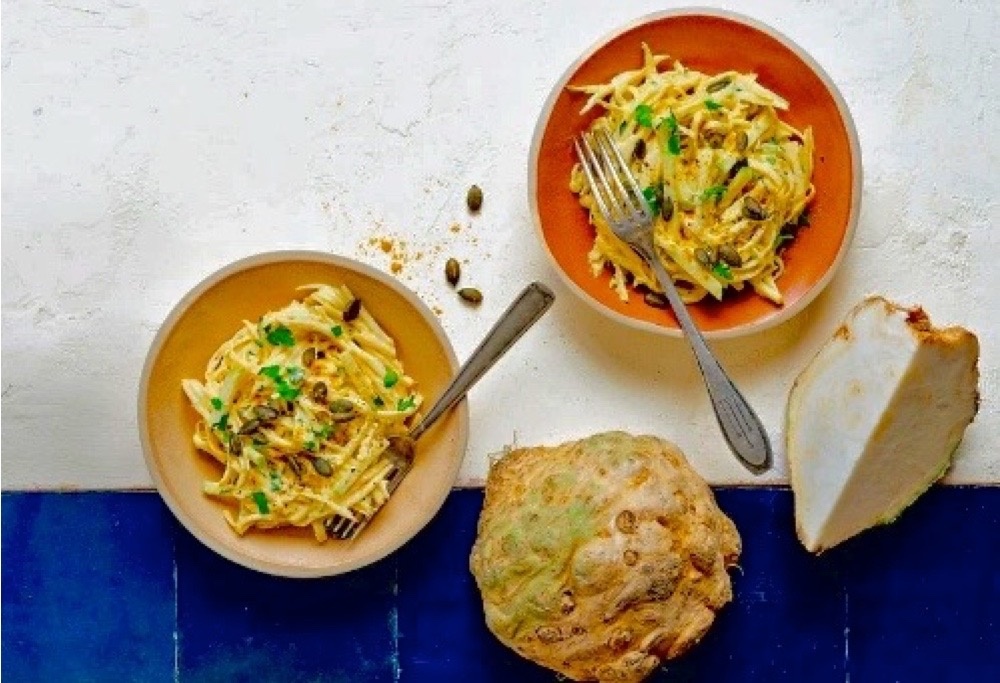 Салат из корня сельдерея и тыквы.