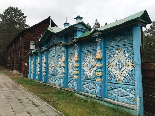 Источник: https://yandex.ru/maps/org/etnograficheskiy_muzey_narodov_zabaykalya_kassa/16098019315/?ll=107.656089%2C51.877566&z=13