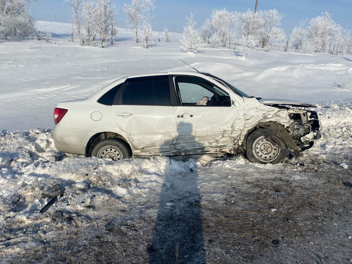  📷    Вылетел на «встречку». В Оренбуржье в ДТП пострадал водитель «Лады Гранты» из Татарстана Кристина Просвиркина