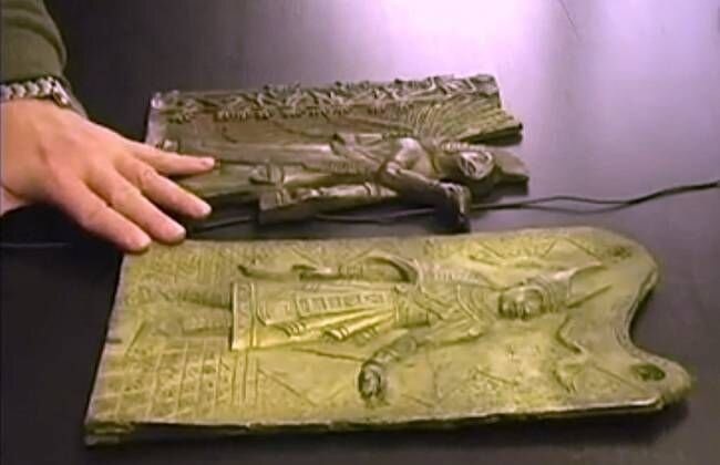 Металлические пластины, якобы найденные Янушем Морицем.