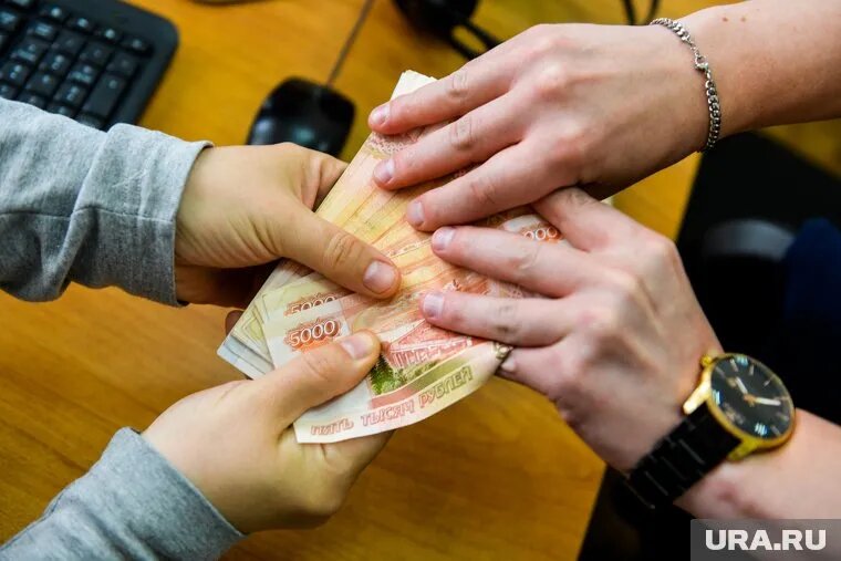 В Тюменской области коллекторы пришли к наследникам погибшего бойца СВО