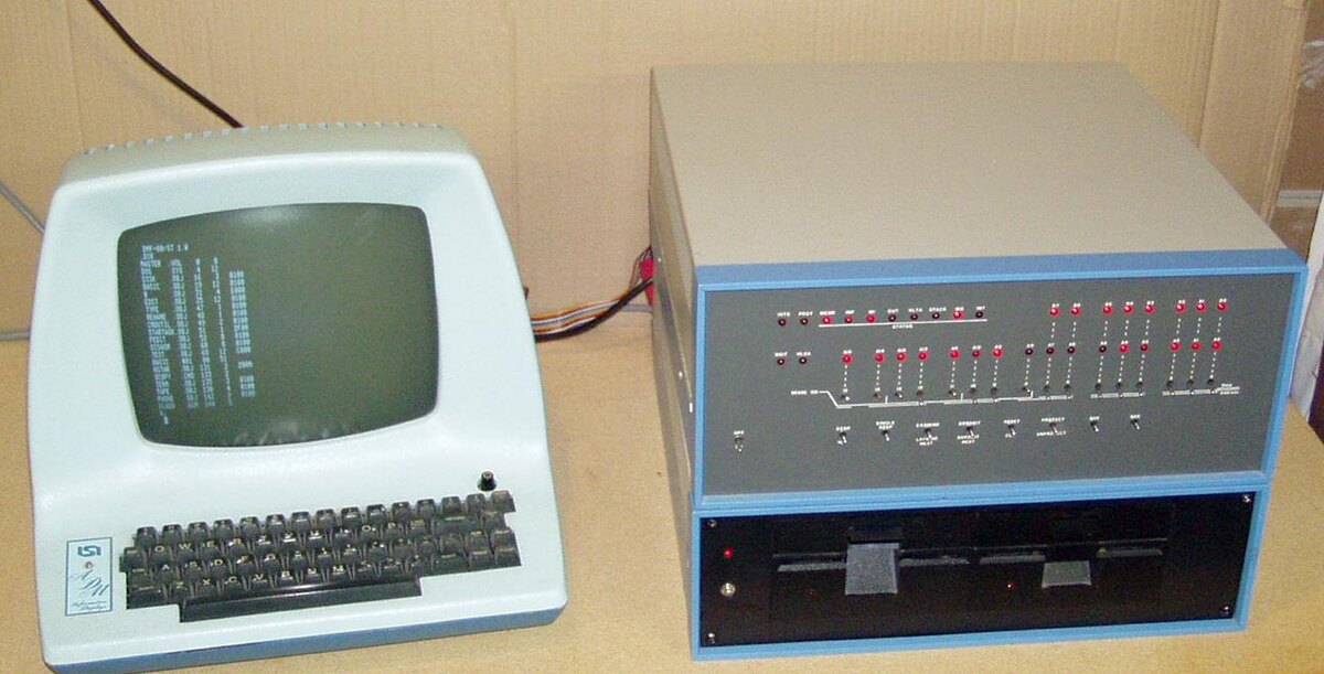 Компьютер Altair 8800