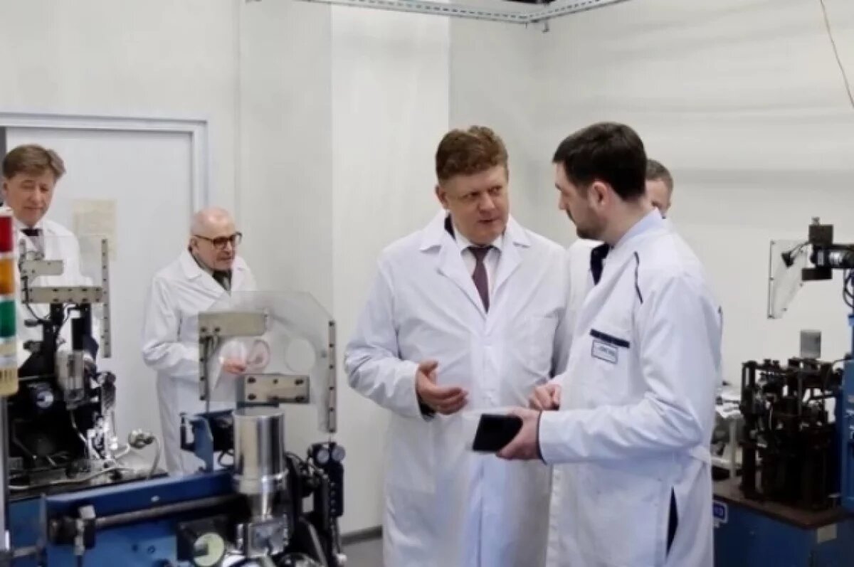    Полпред Президента наградил коллектив новосибирского завода «Оксид»