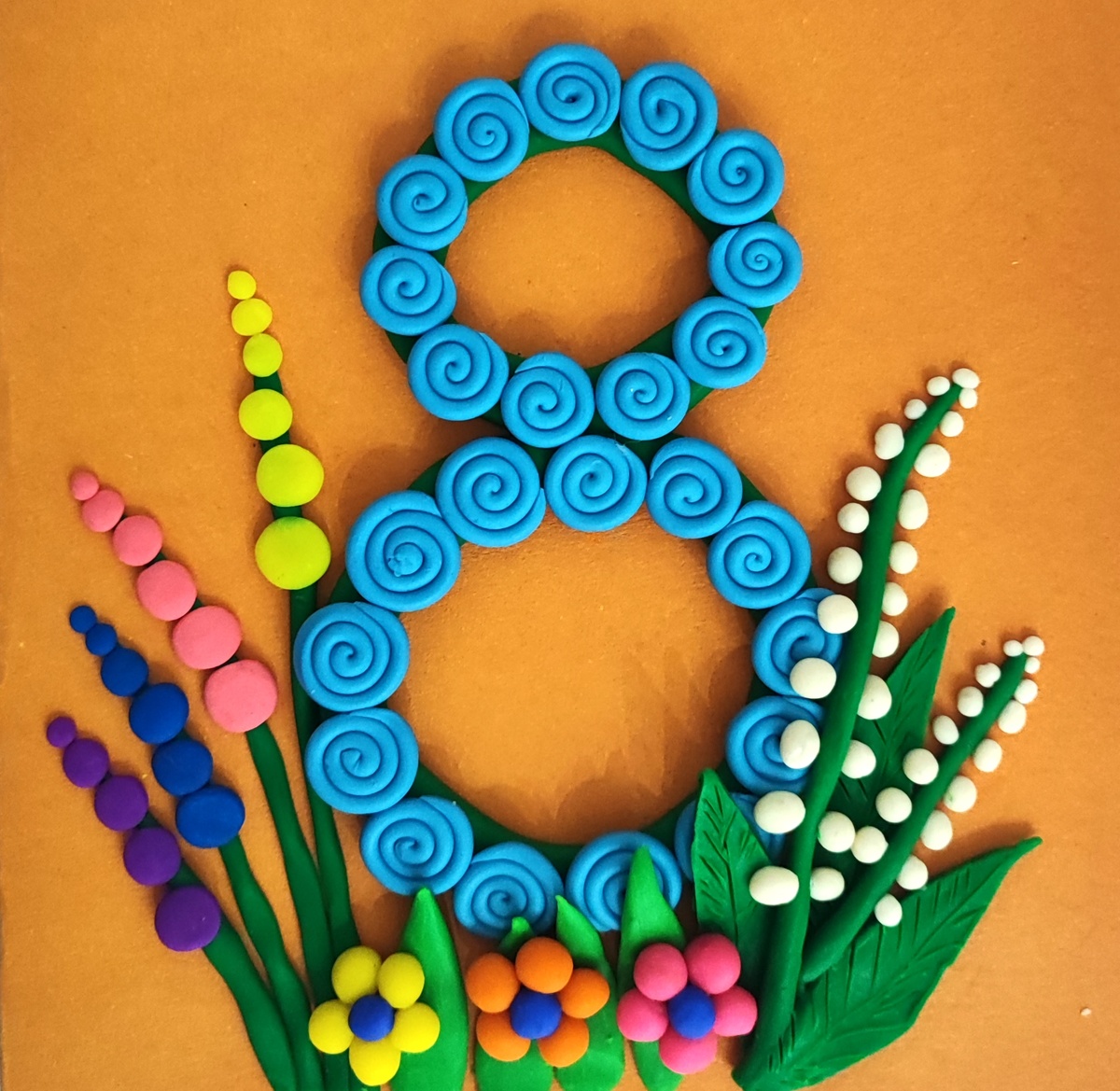 Готовый вариант аппликации из пластилина на цветном картоне к 8 марта на канале Лепим с Таней.