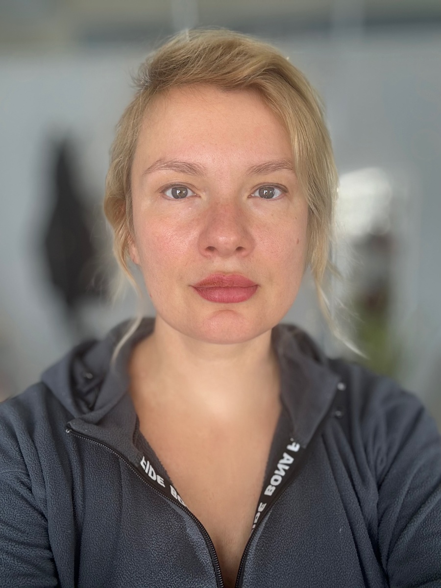 Ну и конечно же, я пришла покрасить свои брови и заламинировать ресницы перед отлетом в Абу-Даби