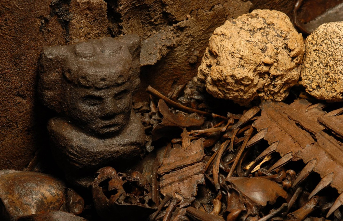    Секреты серебряных масок Майя