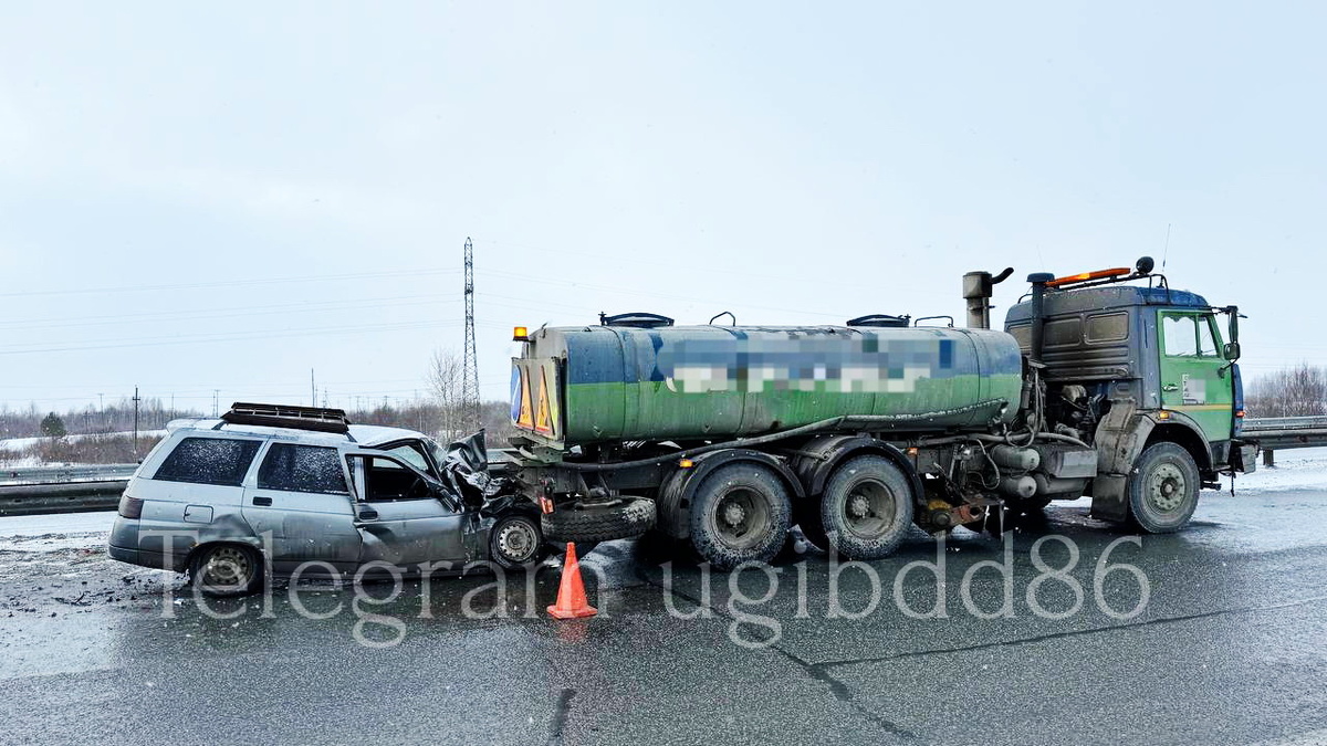    В Югре «Лада» догнала спецтехнику