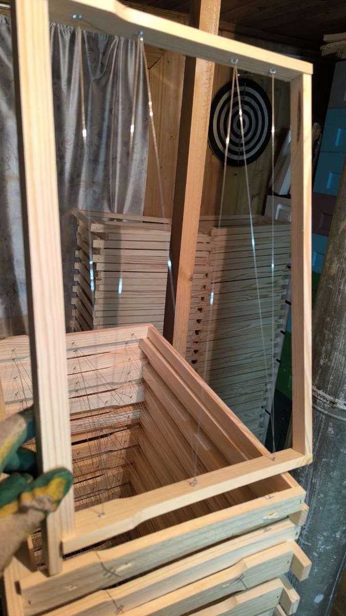 Корпусная пчелиная рамка с проволокой, сосна, дадан, высота 300 мм