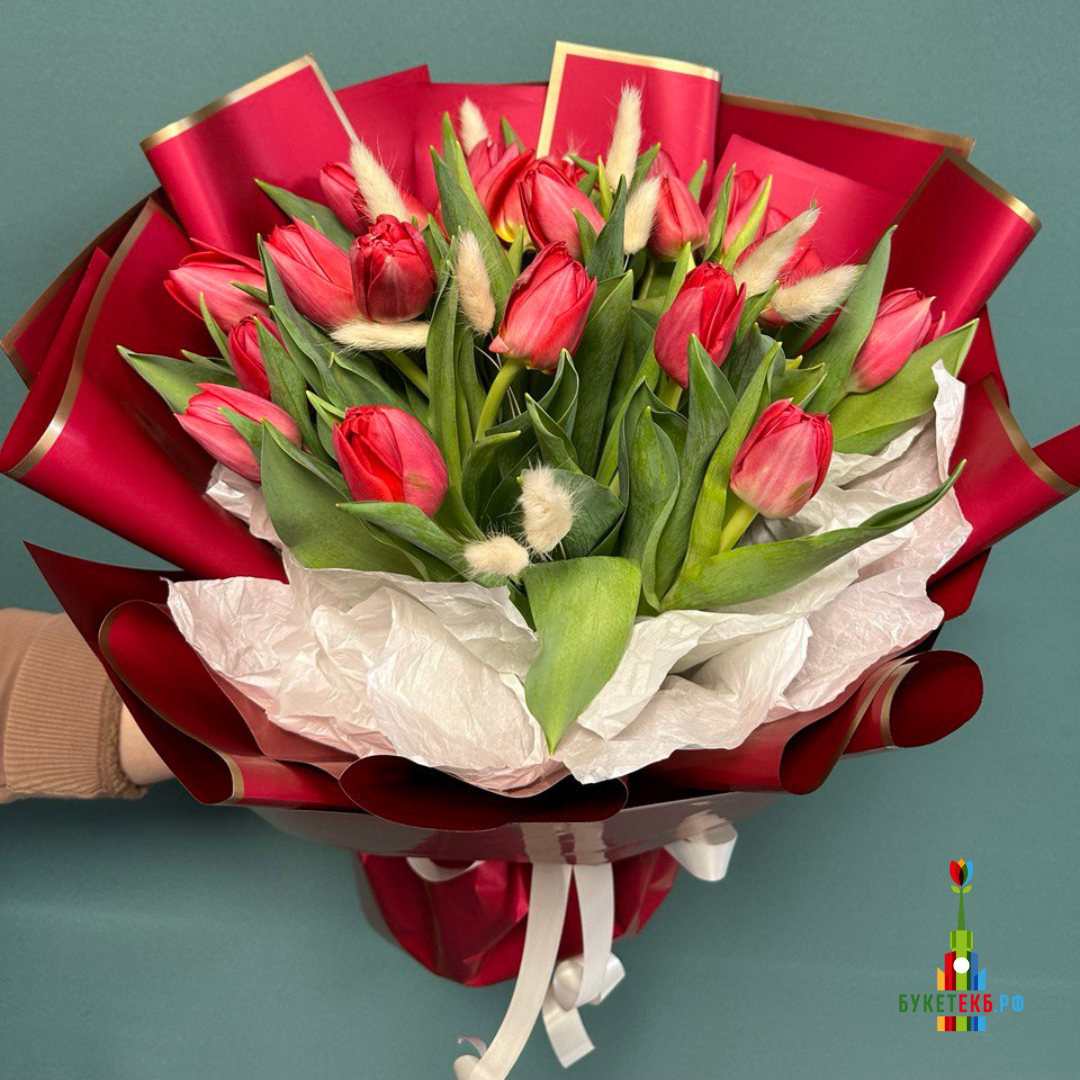 Букет "15 красных тюльпанов в оформлении"