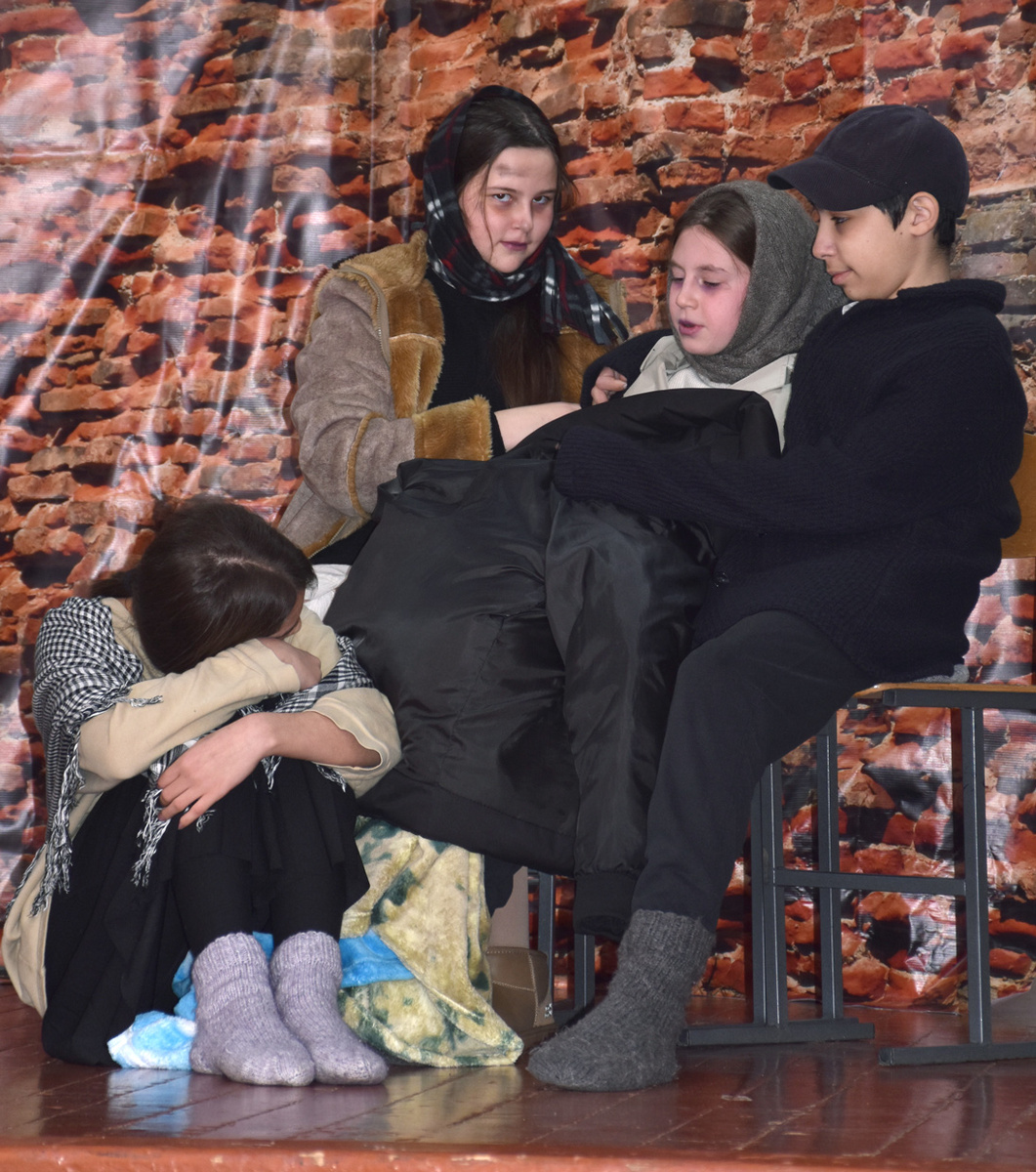 В конкурсе театральных постановок приняли участие 17 школ республиканской столицы. Фото Светланы КИЛБЫ.