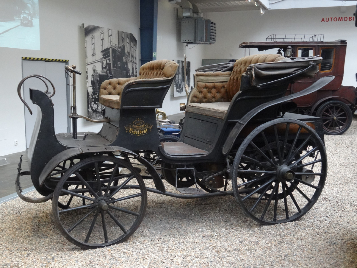 Считается, что именно этот Prasident и есть первый в мире автомобиль оснащенный бампером