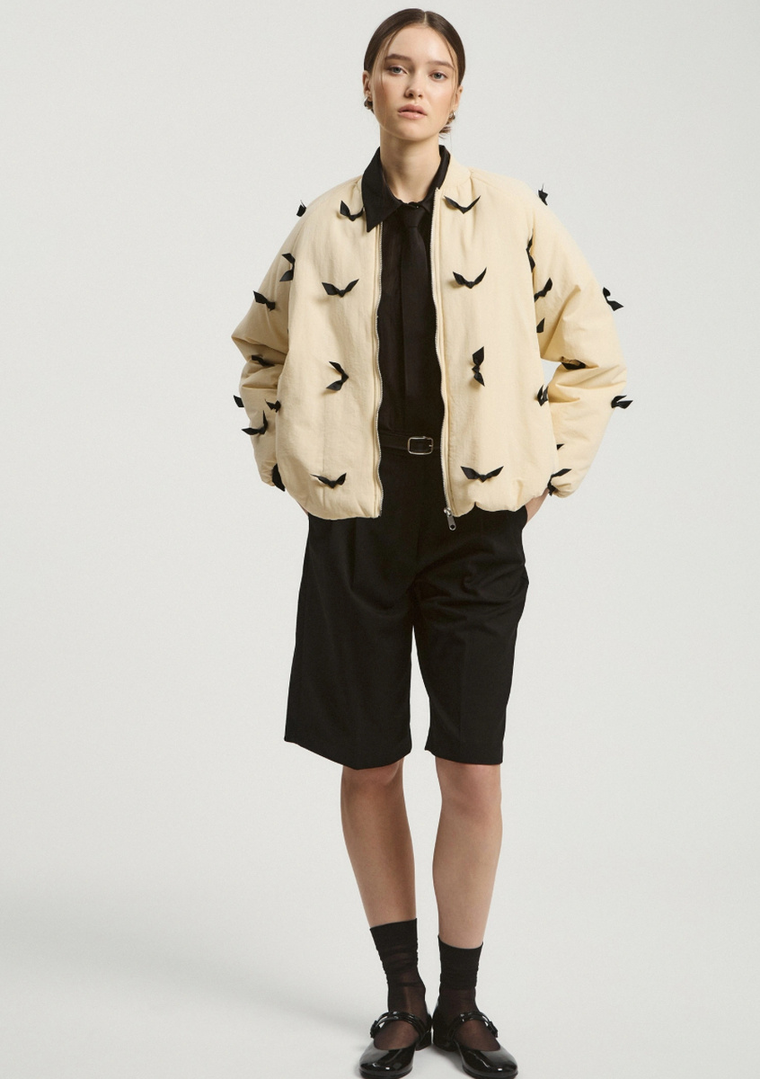 Бомбер с декоративными бантиками 