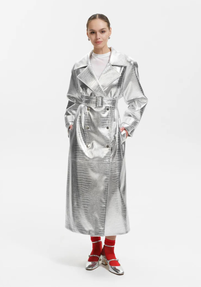 Серебристый тренч

