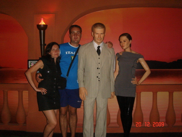 Музей восковых фигур. Мы с четой Бэкхэм. 