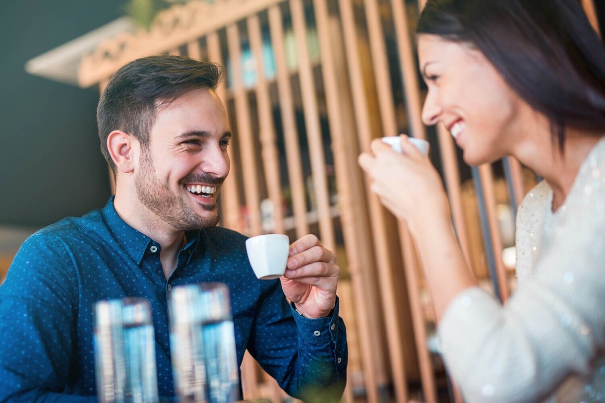    Ученые выяснили, действительно ли женщины более разговорчивые, чем мужчины. Источник: gazeta.ru