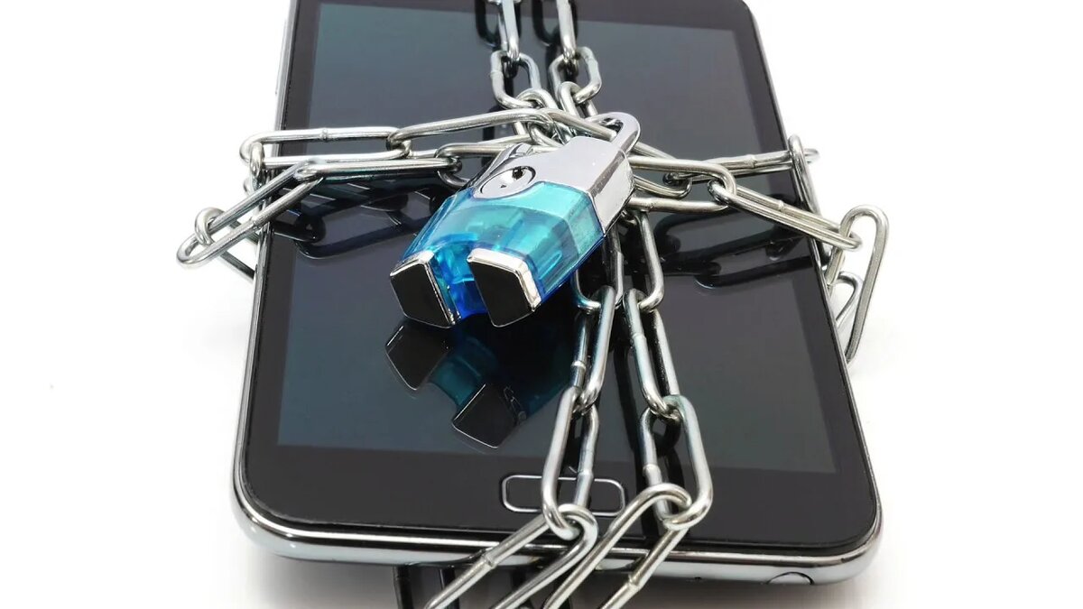 Защитить свой смартфон от взлома – задача несложная и вполне укладывается в простые правила