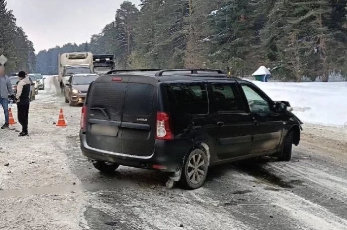    Два автомобиля разбились всмятку в жёстком массовом ДТП в Удмуртии