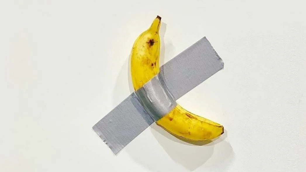 Банан Маурицио Кателлана. Хотя это и не банан, это  Comedian. 2019 год.