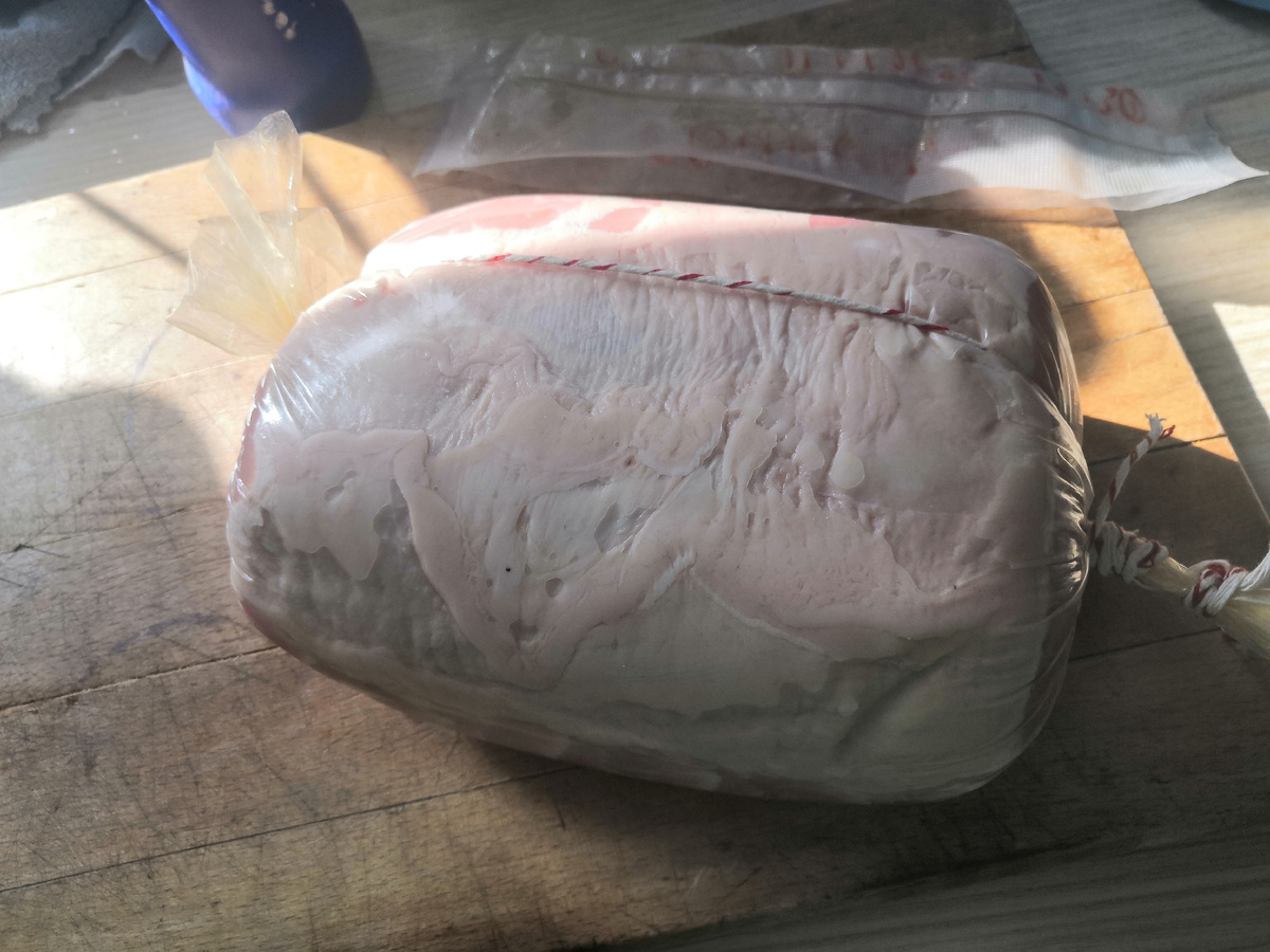 В чудо-пакете, готово к вяленью.