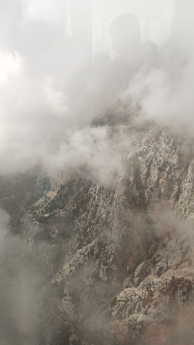 Вот такая вот гора в тумане...