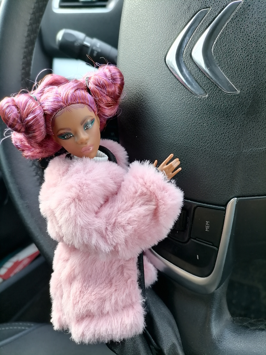 Barbie в машине