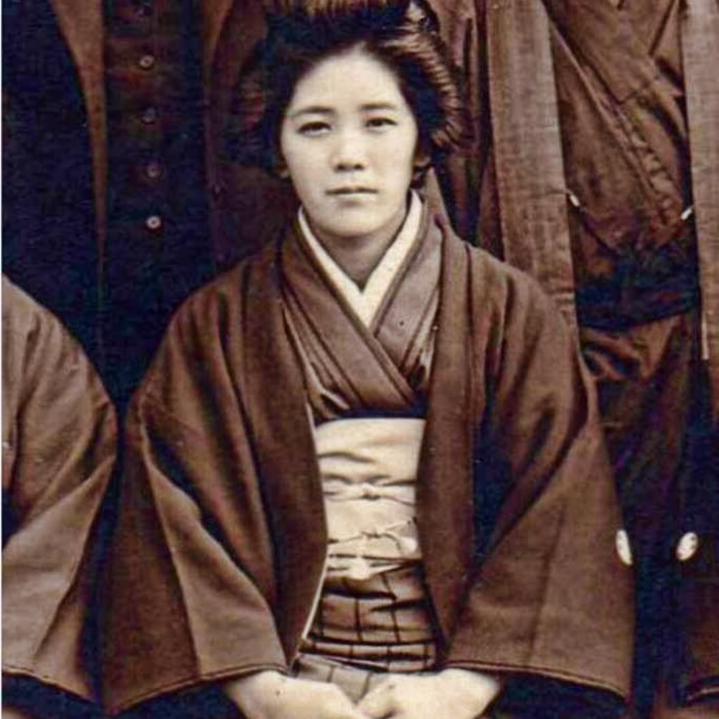 Кане Танака в возрасте 20 лет, почти за столетие до своей смерти в 2022 году.