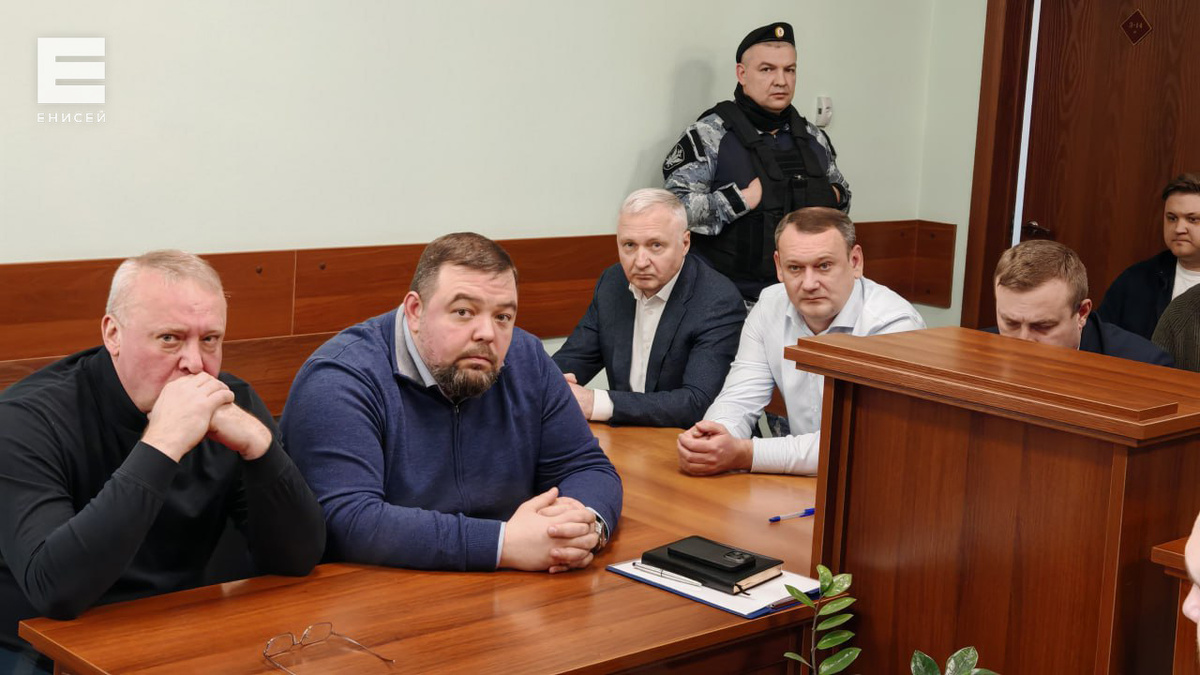     Экс-председателя правительства Красноярского края Юрия Лапшина приговорили к 3,5 годам колонии